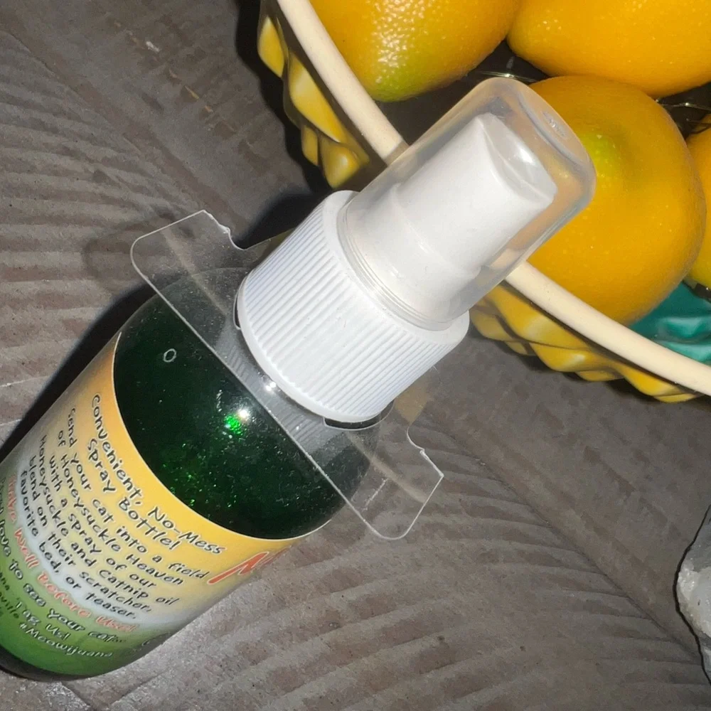Catnip Spray with Honeysuckle - Green